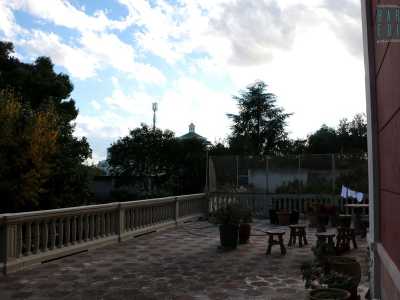 La scala ci porta su un�ampia balconata da cui si scorge la cupola di Santa Fara